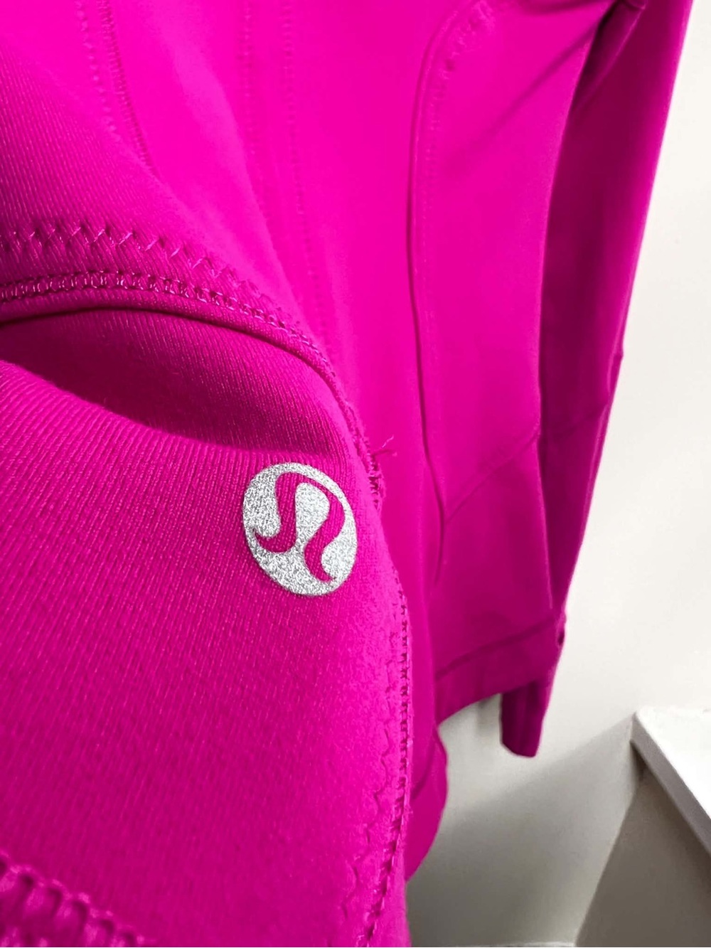 Lululemon - Picture 3 of 6
